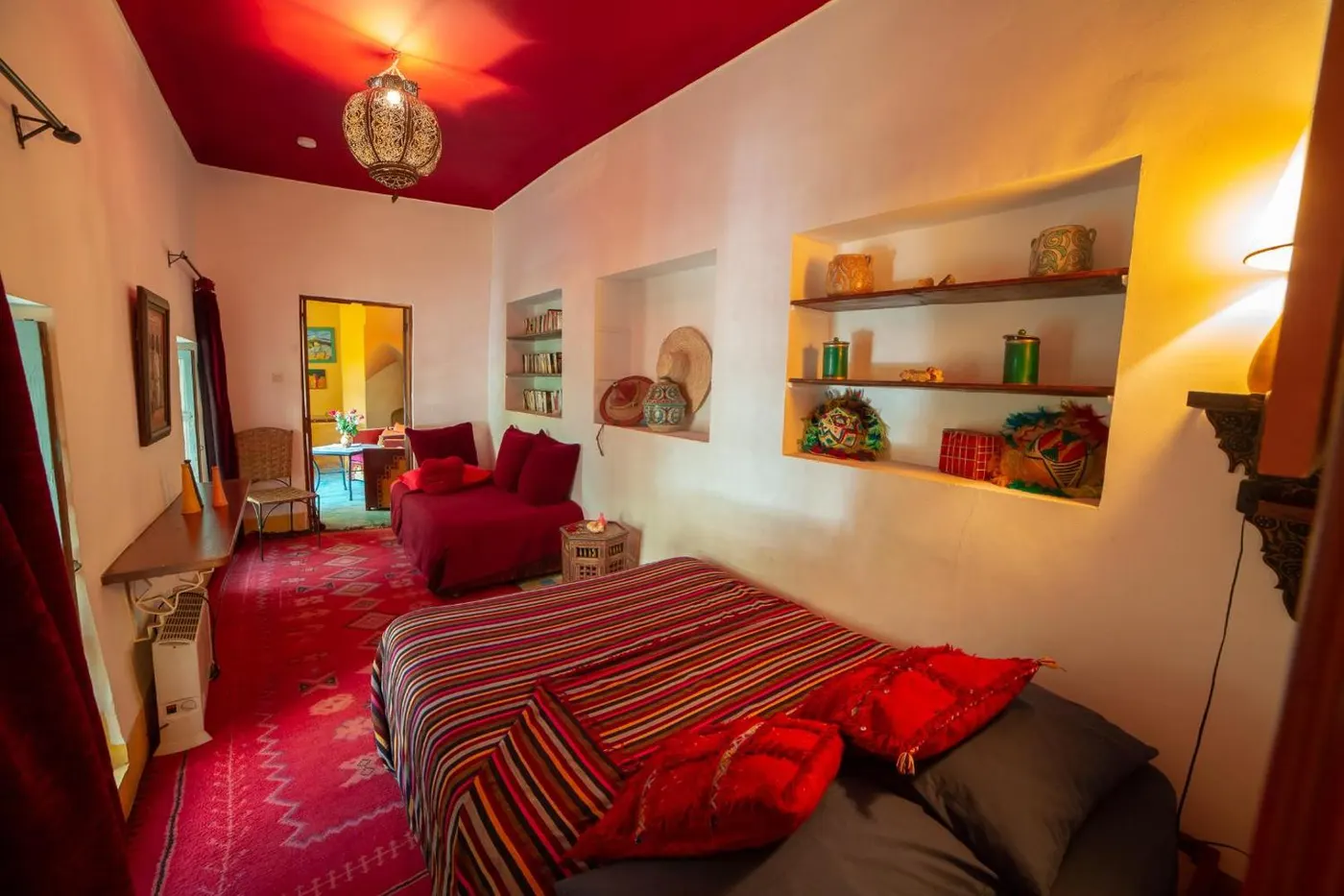 The suite with its carmine ceiling
